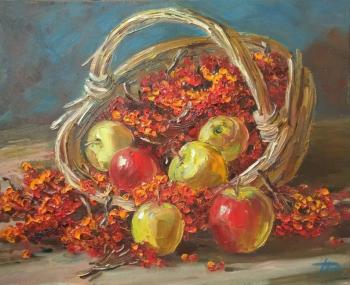 Rowan and apples in a basket. Dyomin Pavel