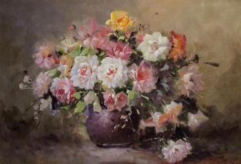 Bouquet of roses in a brown vase