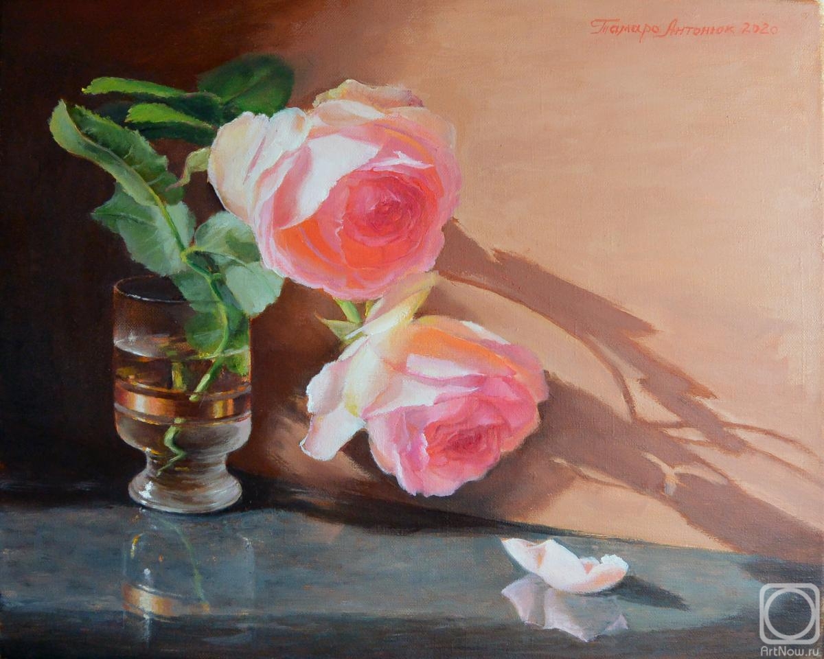 Antonyuk Tamara. Roses in a glass