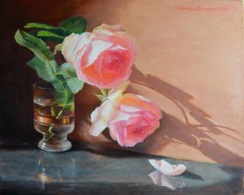Roses in a glass. Antonyuk Tamara
