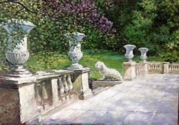 Lilacs are in bloom in Pavlovsk