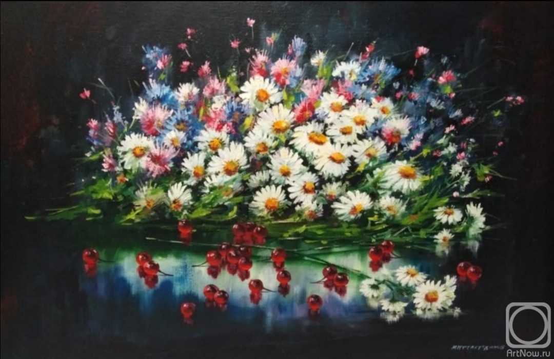 Miftahutdinov Nail. Bouquet of daisies with berries