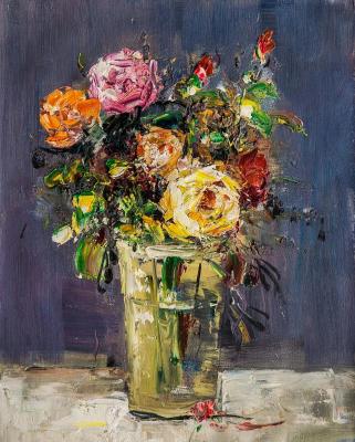 Bouquet of roses in a glass vase. Gomes Liya