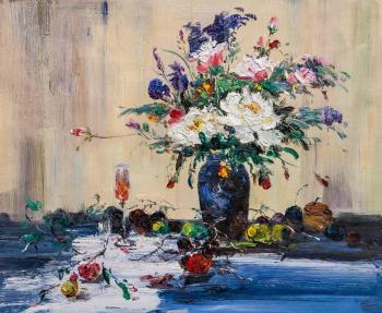 Still life with a bouquet of flowers in a blue vase and garden fruits. Gomes Liya