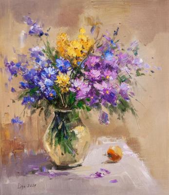 Bouquet of cornflowers in a glass vase. Gomes Liya