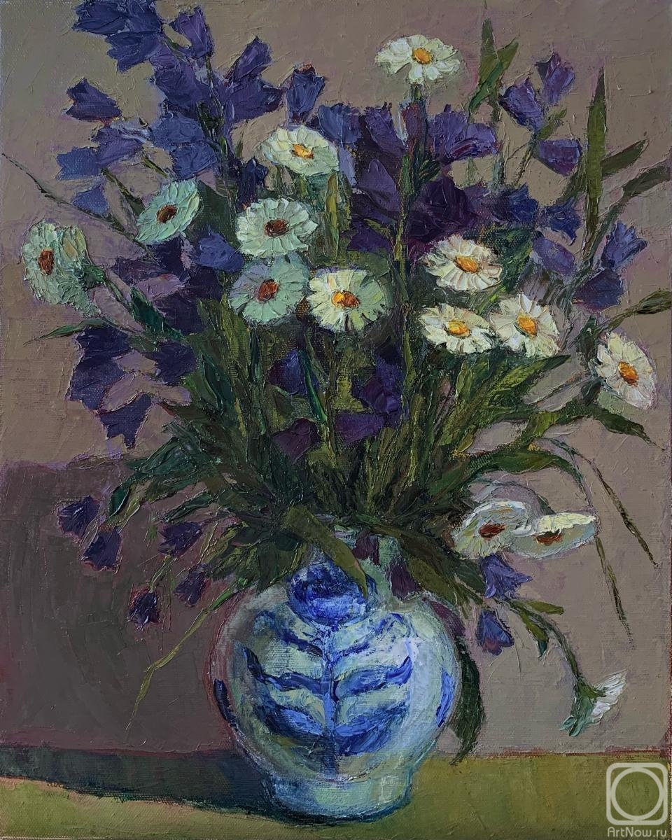 Ovchinini Lyutcia. Bluebells and daisies