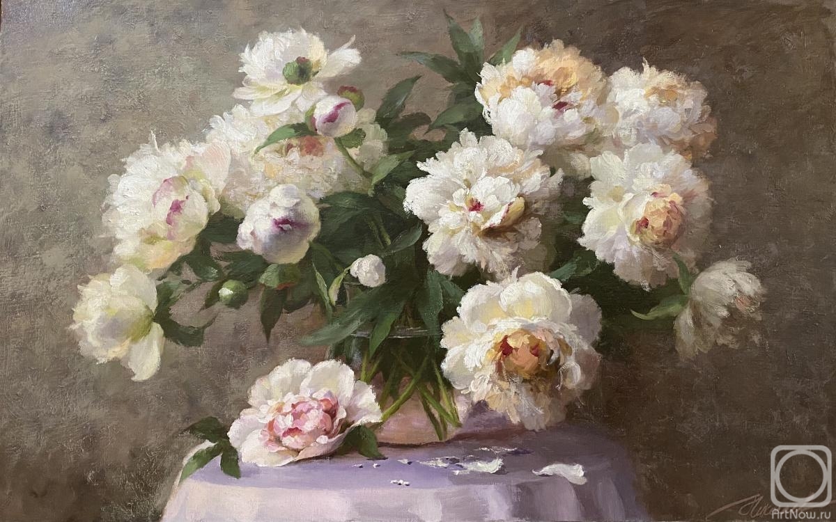 Nikolaev Yury. The bouquet is on the table.Peonies