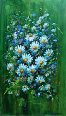 Daisies on green