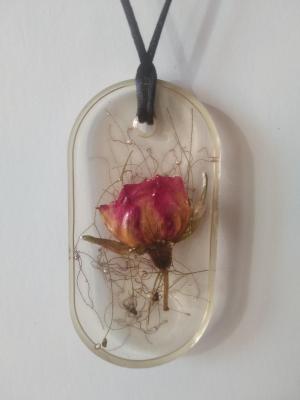 Rose in epoxy (Resin Pendant). Taran Diana