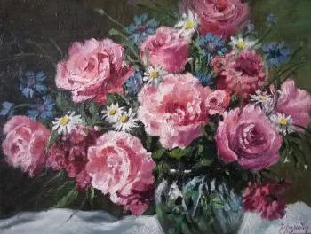 Pink roses in a crystal vase. Efimova Tatiana
