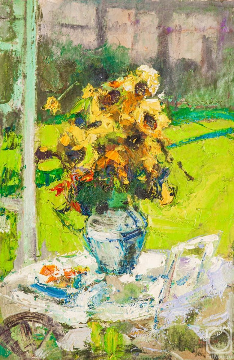 Gomes Liya. Bouquet of sunflowers in the garden