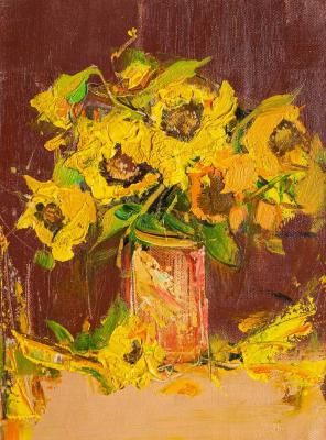 Bouquet of sunflowers in a glass vase. Gomes Liya