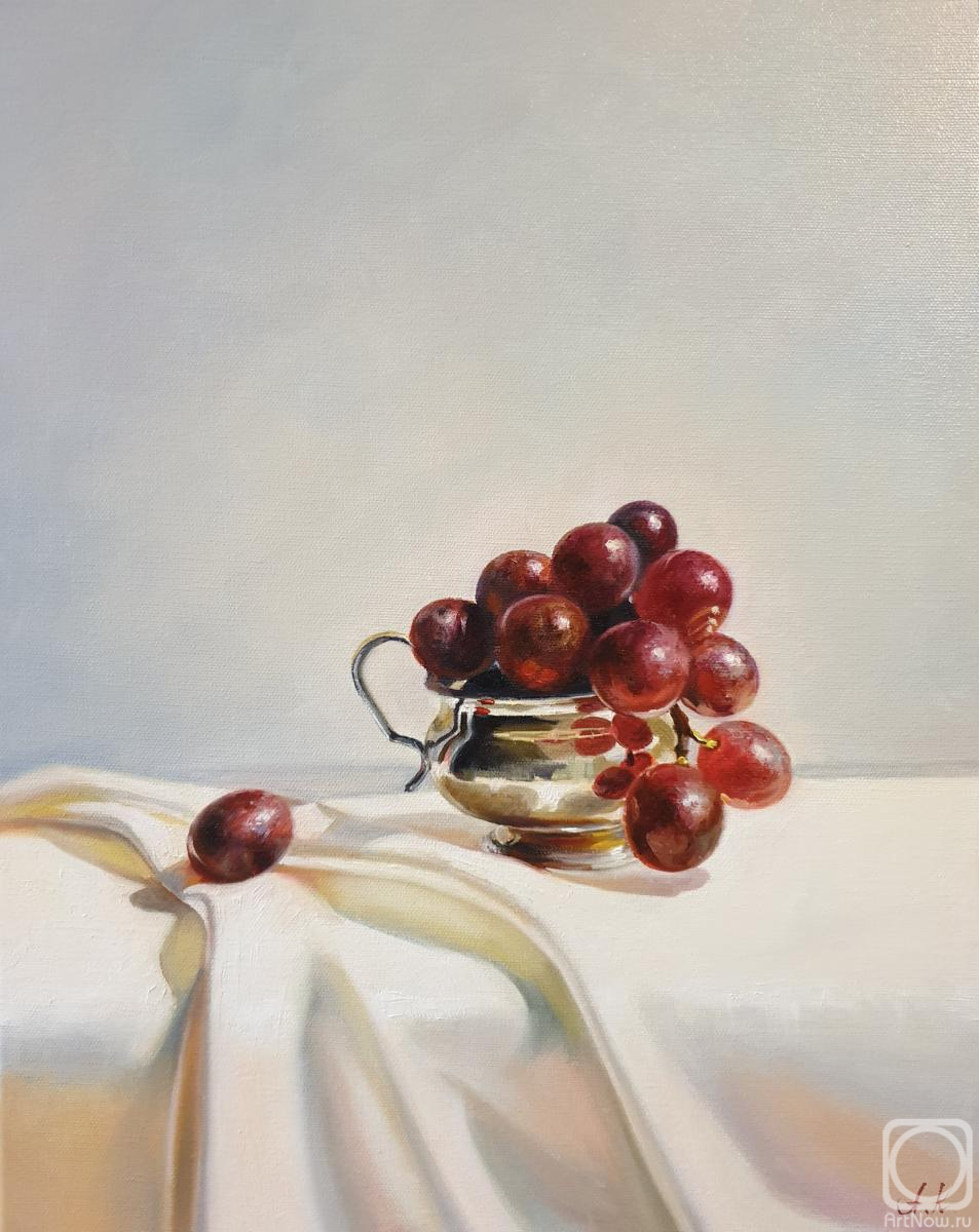 Bessonova Anna. Grapes in a silver bowl