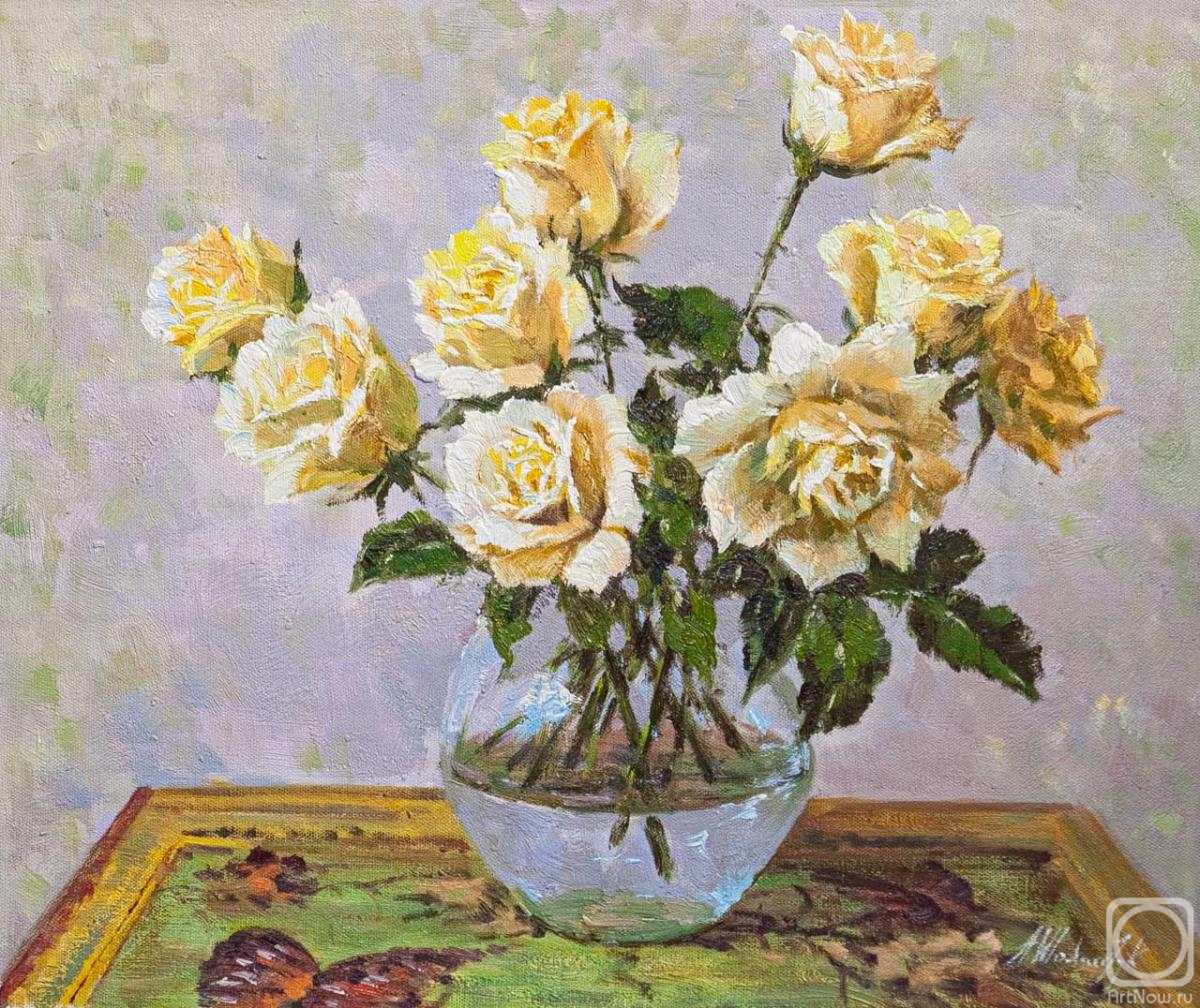 Vlodarchik Andjei. Bouquet of white roses in a glass vase