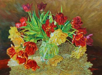 Tulips in a glass vase. Tortsev Nikolay