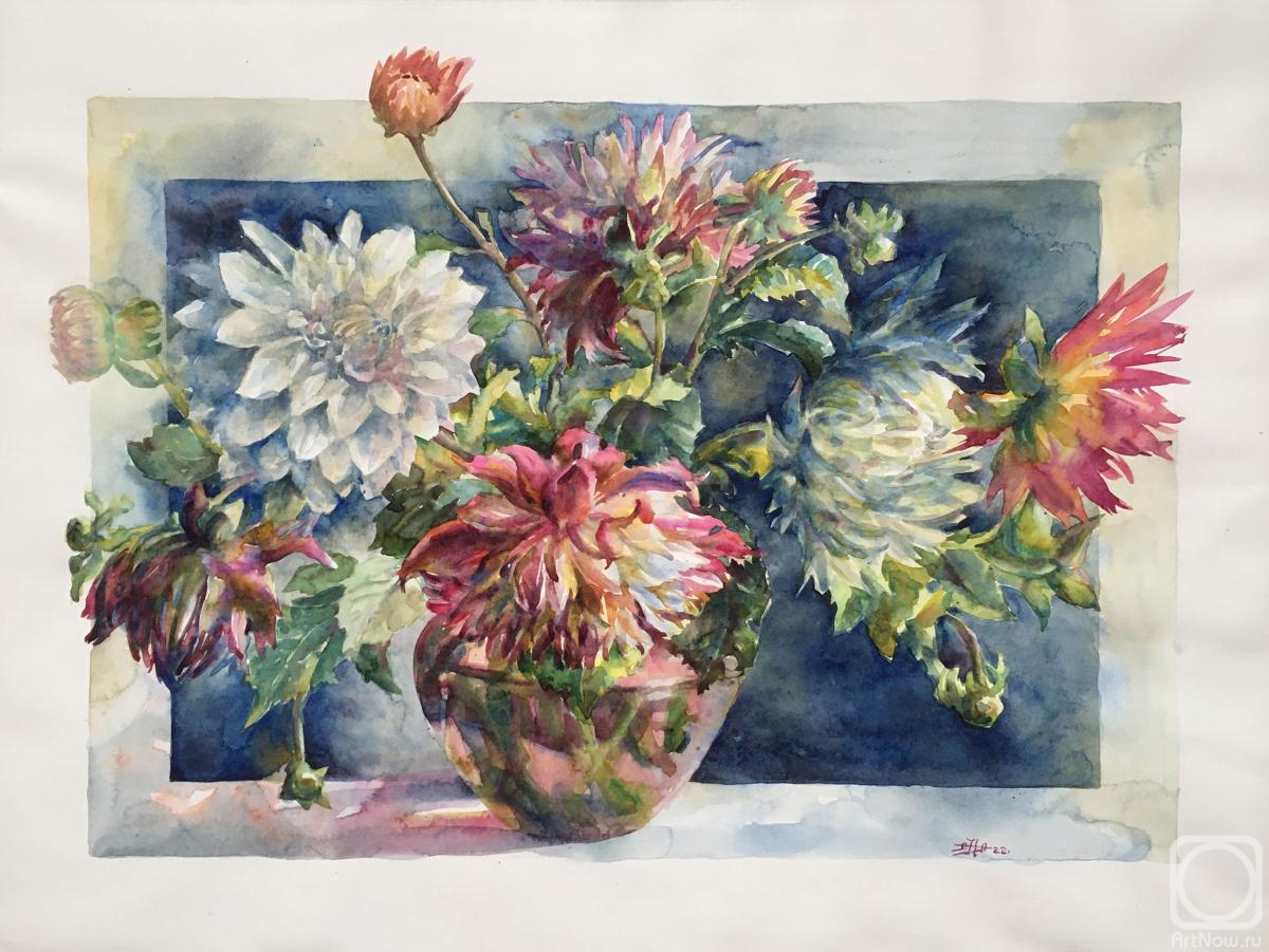 Norloguyanova Arina. Dahlias - frames and beauty