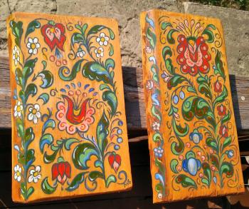 Two boards with flowers