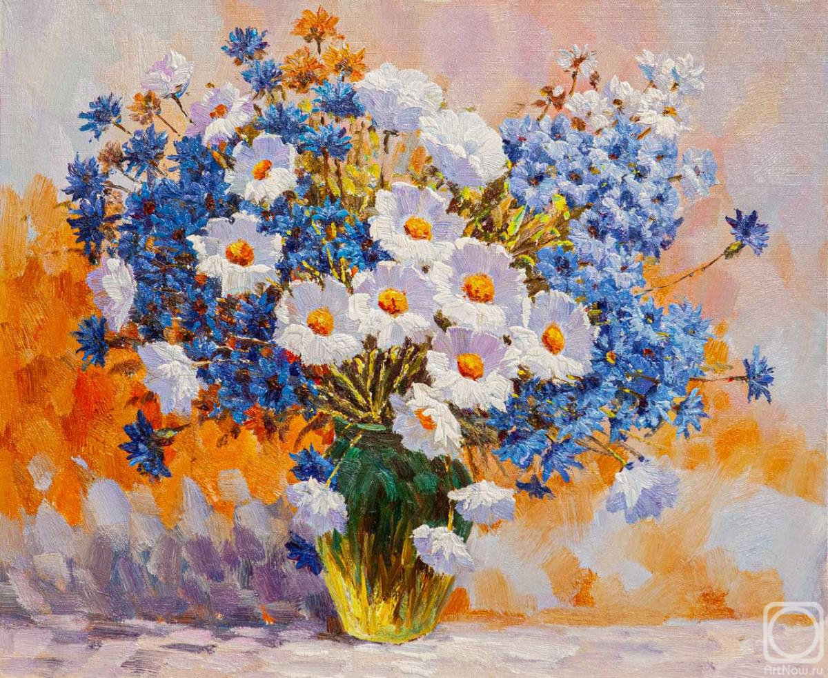 Vlodarchik Andjei. Bouquet with cornflowers and daisies in a green vase
