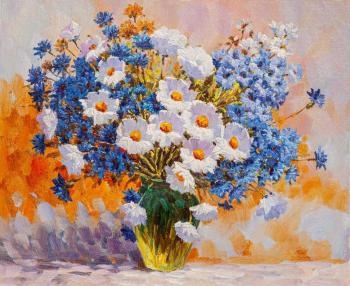 Bouquet with cornflowers and daisies in a green vase. Vlodarchik Andjei