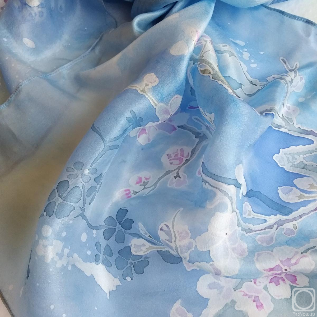 Pahomova Viktoriya. Scarf made of natural silk Japanese sakura