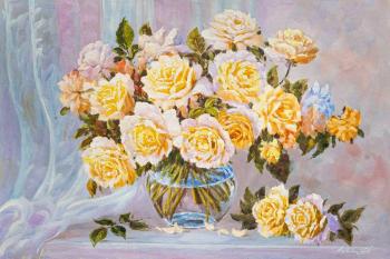 Bouquet of tea roses in a glass vase (Bouquet In A Glass Vase). Vlodarchik Andjei