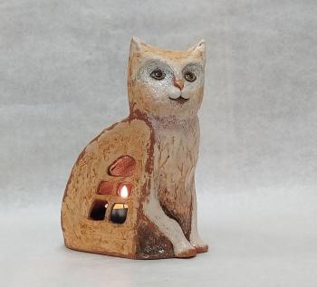 A cat that looks like a real one (Cat Sculpture). Ustinova Vera
