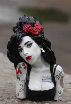 Amy Winehouse white figurine (Rockportraits). Churkina Larisa