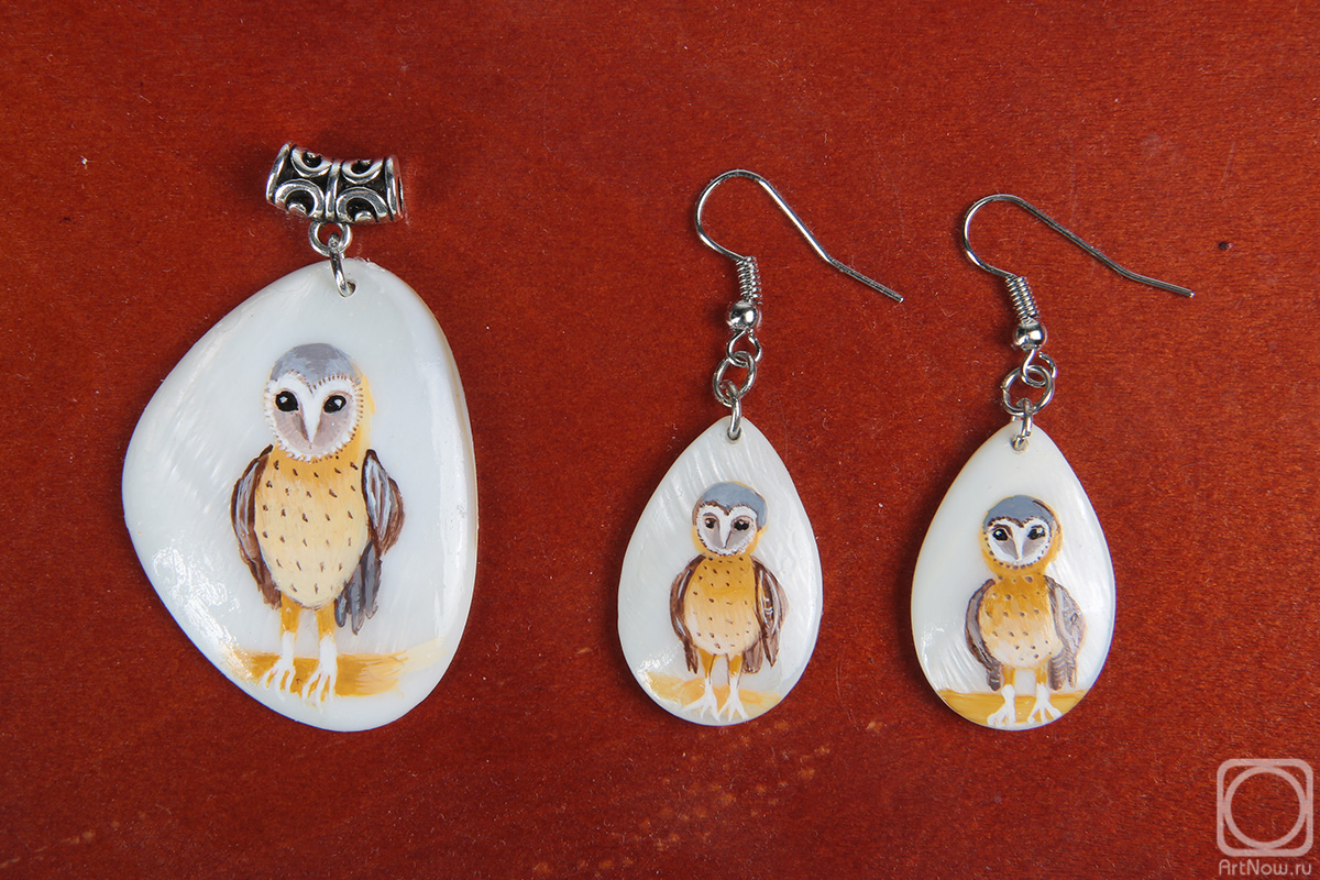 Beketova Olga. Mother-of-pearl set. Pendant and earrings. Owl and owlets