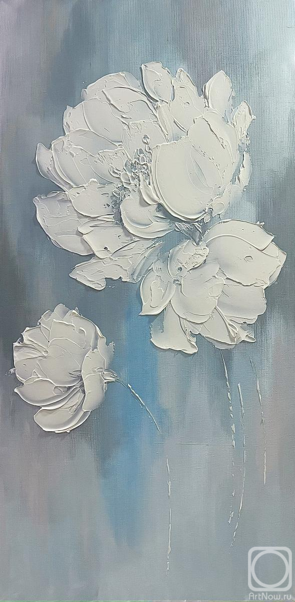 Skromova Marina. White textured flowers on blue