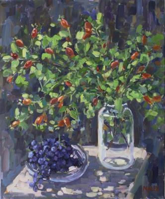 Rosehips and grapes