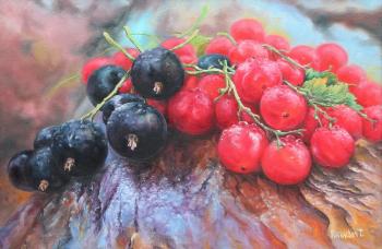 Currant berry with dew