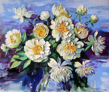 White peonies (Flowers Peonies). Simonova Olga