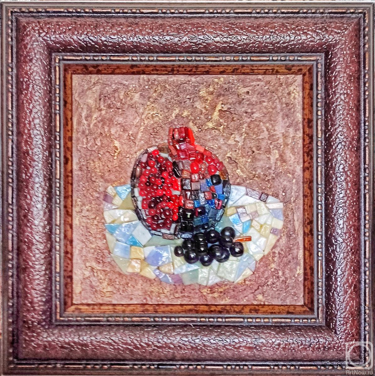 Maslennikov Sergey. Pomegranate and black grapes