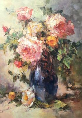 Roses in a blue vase. Snejinscaia Drujana