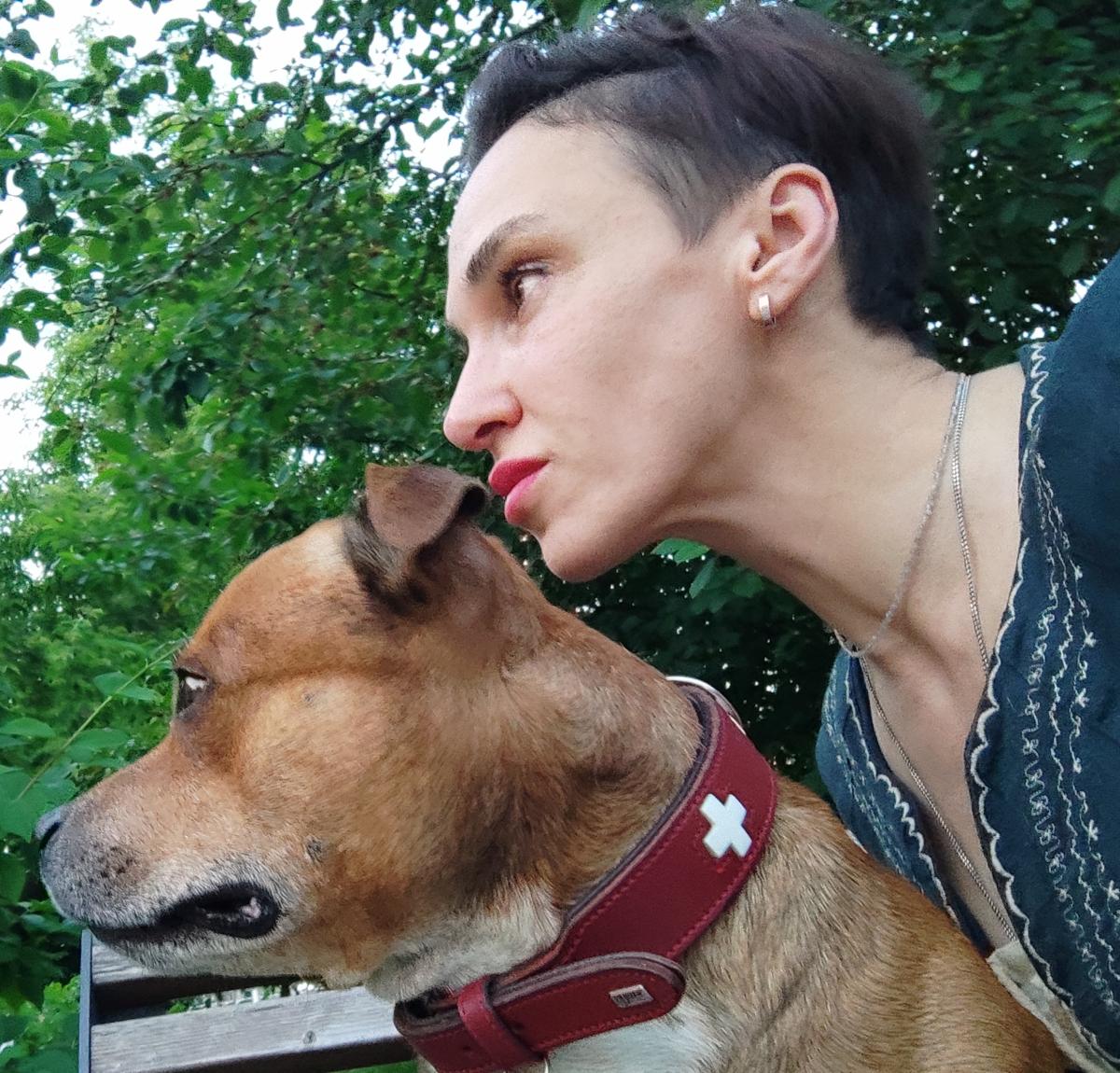 ����� ����