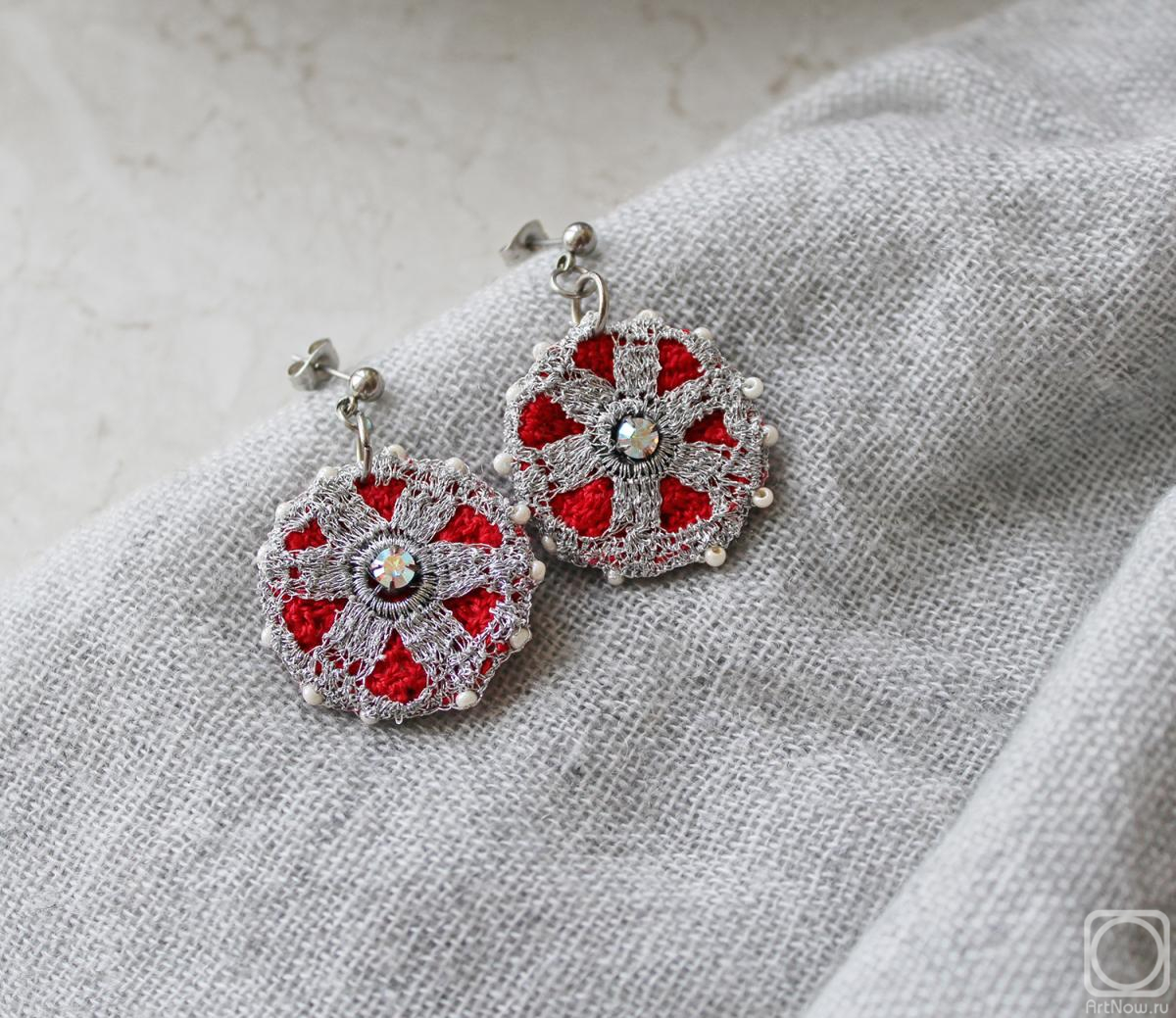 Belyaeva Anna. Crocheted red earrings