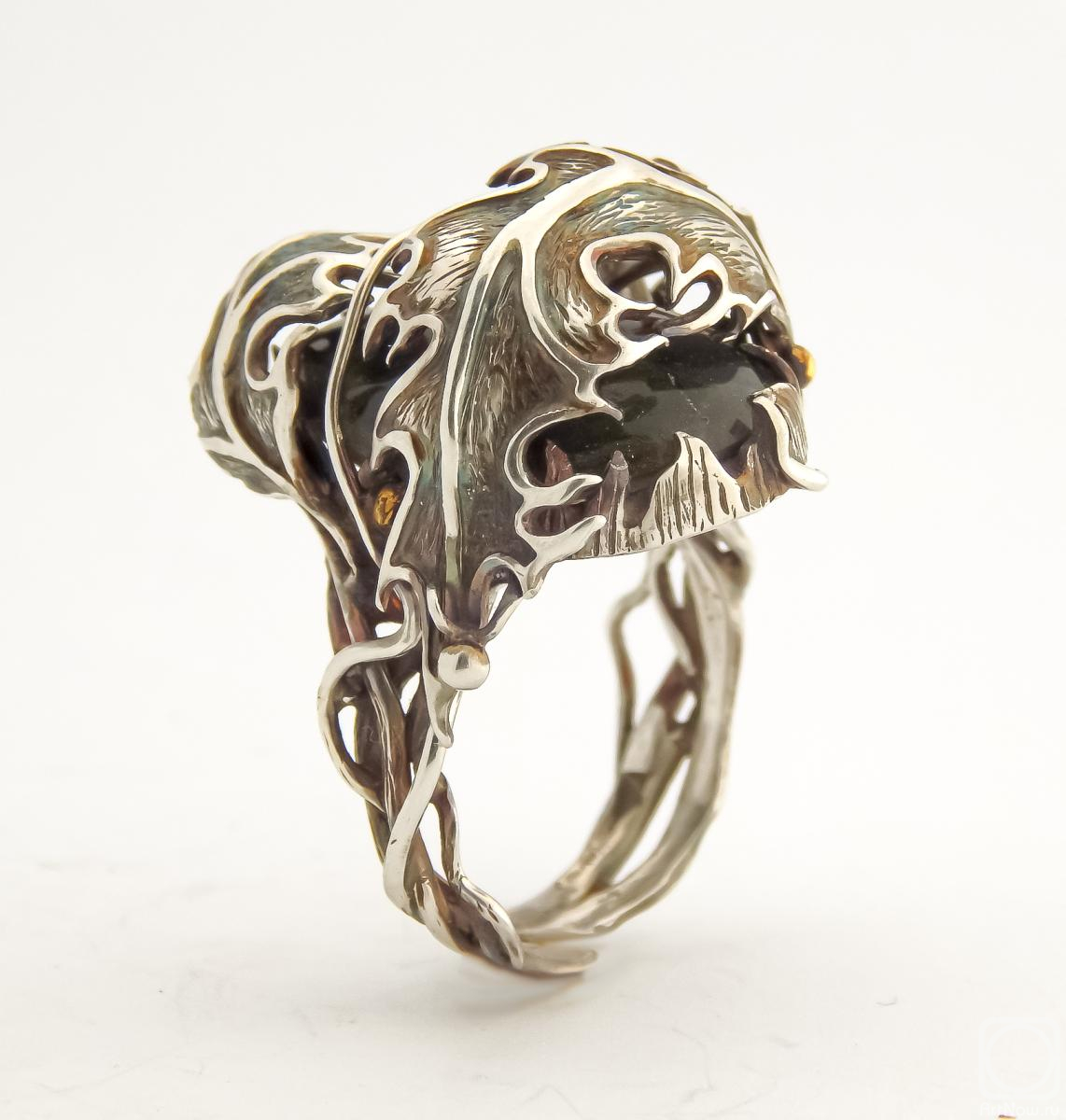 Dementiev Sergey. A thistle ring with a labrador