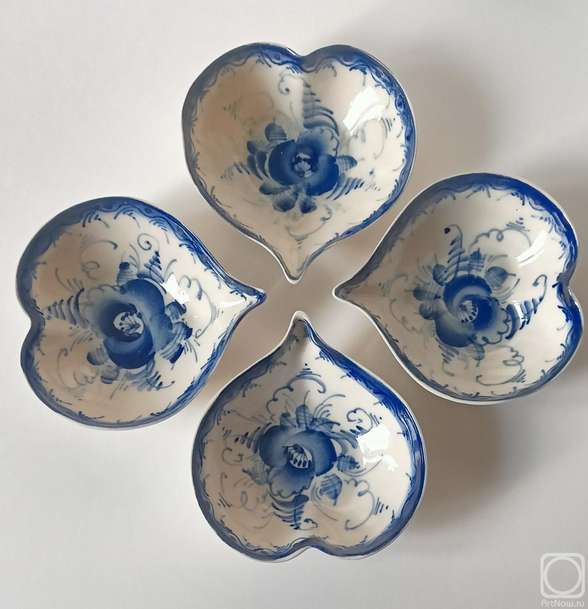 Dobrovolskaya Gayane. Heart-shaped rosettes "Gzhel style"
