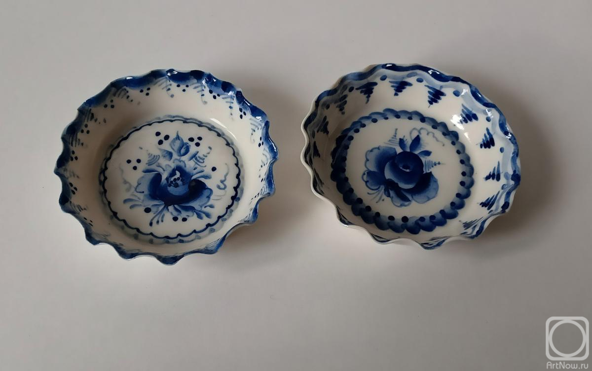 Dobrovolskaya Gayane. Gzhel-style rosettes with frills