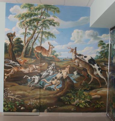 For explanation of the picture "Hunt deer" (wall painting in cafe)