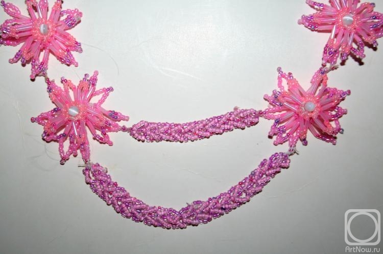 Kudryashov Galina. Necklace "Pink flowers" (fragment)