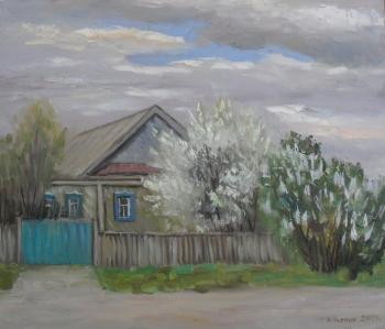 The Springtime on street Green.Aktyuba (Aple). Chernyy Alexandr
