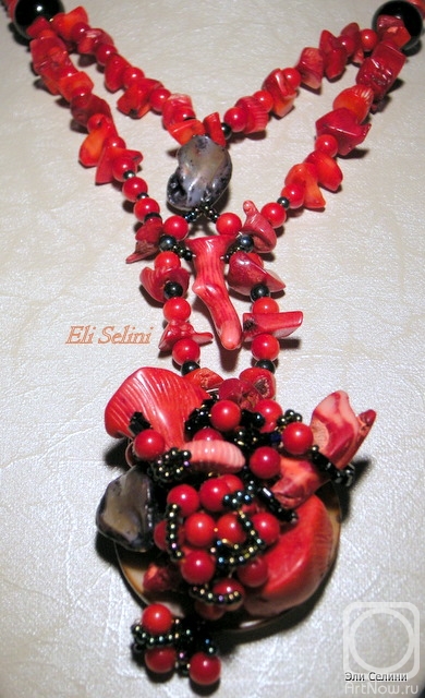 Selini Eli. Coral cocktail (other angle)