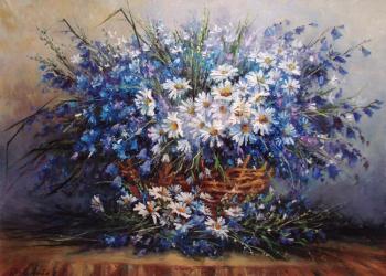 Daisies and cornflowers in a bulb. Grokhotova Svetlana