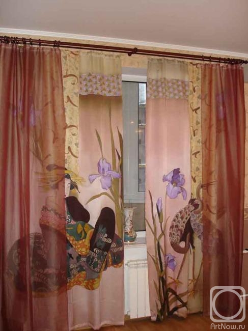 Davydova Lyudmila. Curtains "Flowering irises"