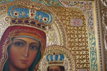 fragment "Icon of the Mother of God Chernihiv"