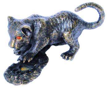 On the trail of the tiger (Natural Stone Sculpture Author). Ermakov Yurij
