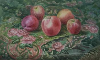 Apples on a green shawl