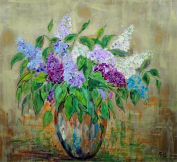 Lilac in a ceramic vase. Volkhonskaya Liudmila