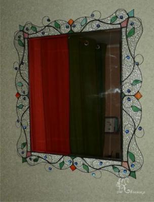Mirror in a stained glass frame. Kuropteva Evgenia